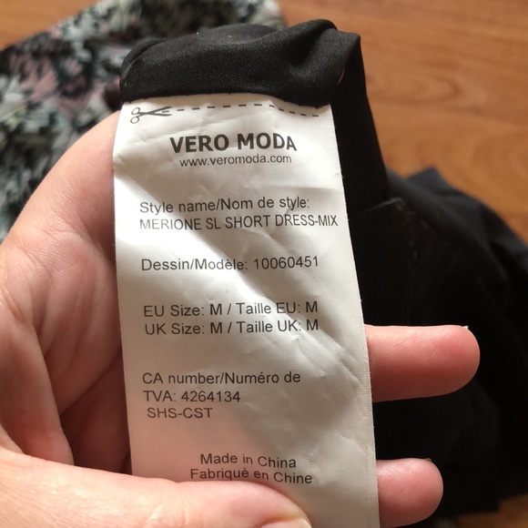 Size Medium Vero Moda Dress - Picture 5 of 5